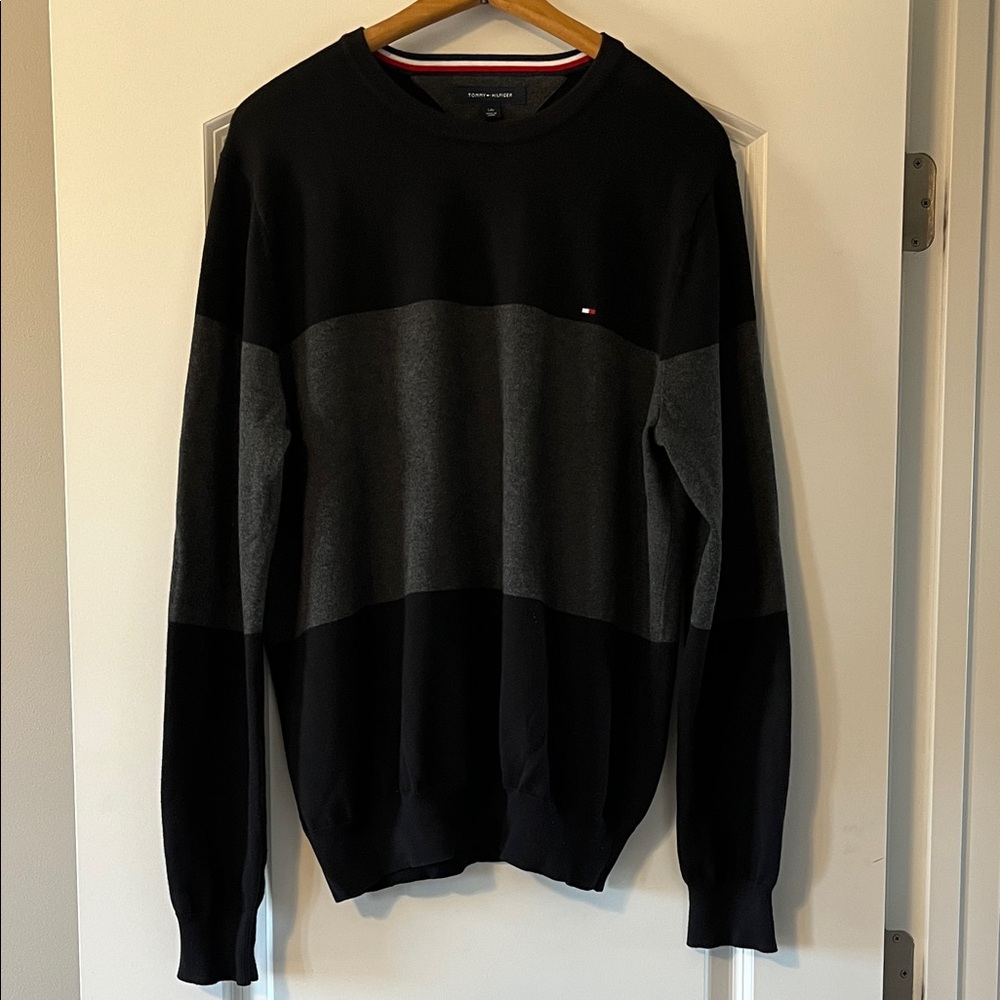Tommy Hilfiger Men's Sweater in Black and Gray